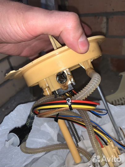 Насос топлива 5n0919088