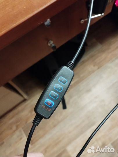 Лампа лупа на струбцине