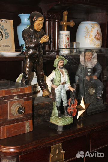 Большая старинная статуэтка,возраст 100 лет