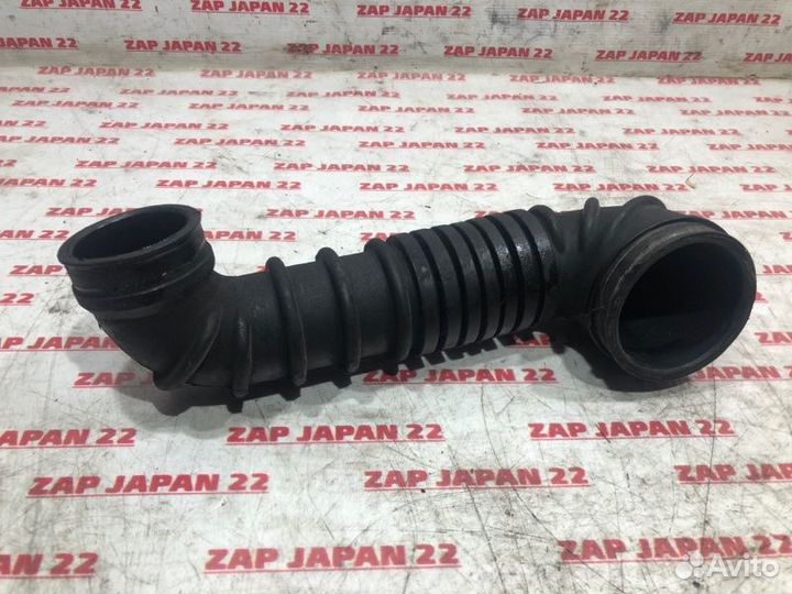 Патрубок воздушного фильтра Mitsubishi Delica PE8W