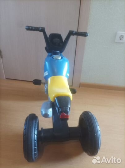 Детский трехколесный велосипед bmw