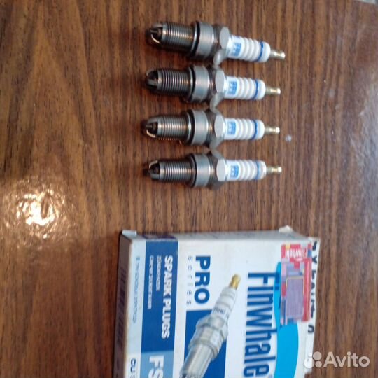 Свечи новые 3 х контактные Finwhale