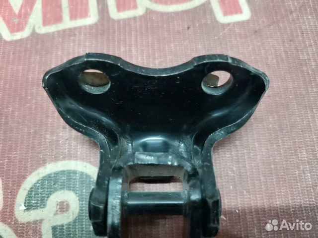 Петля двери передняя правая Toyota Camry