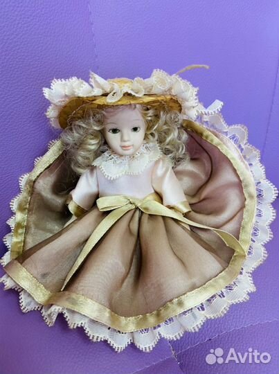 Фарфоровая куколка