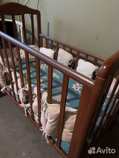 Детская кроватка с матрасом