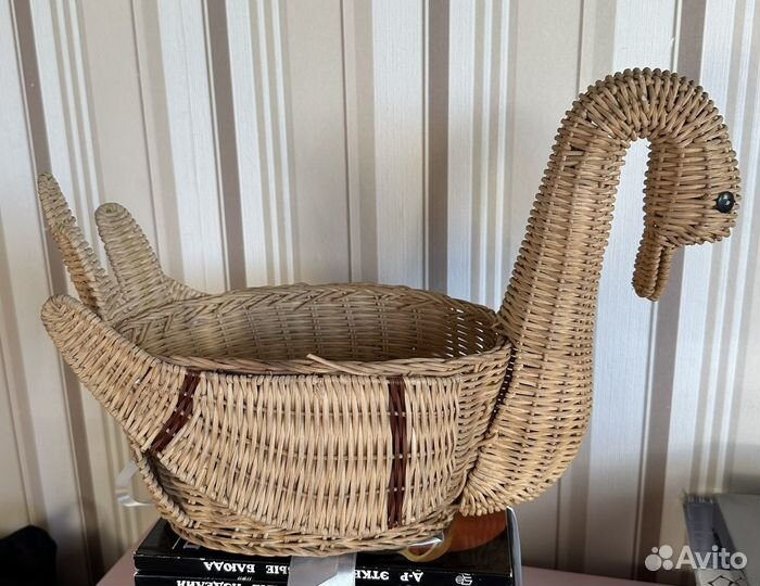Корзинка соломенная в форме лебедя