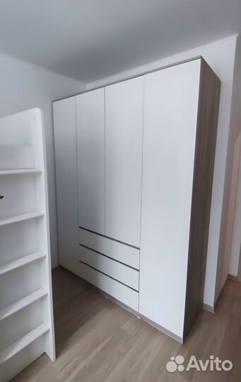 Шкаф. Шкаф белый распашной