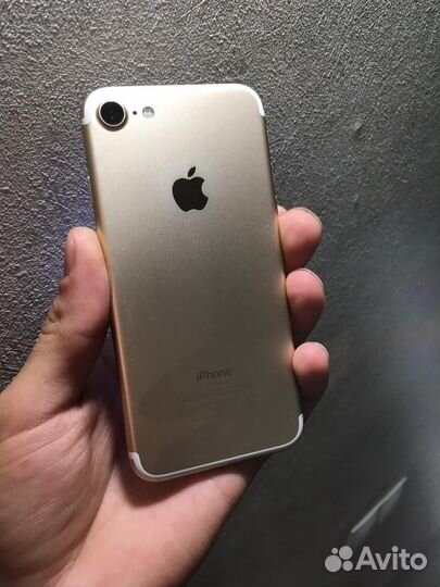 Телефон iPhone 7