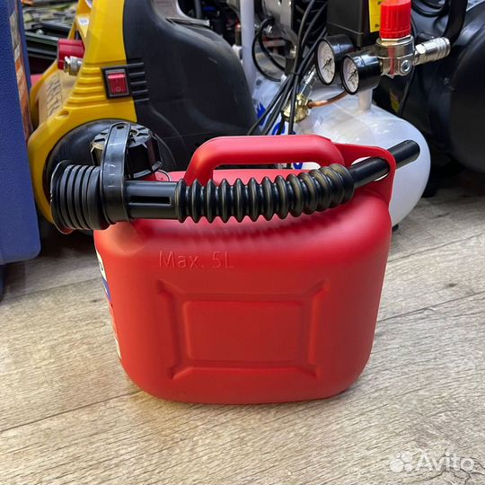 Канистра пластиковая 10л Маяк Авто