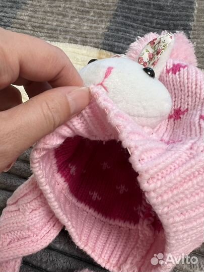 Вещи пакетом шапка, манишка, варежки