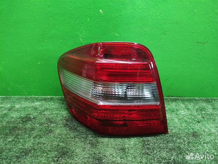 Фонарь задний наружный левый Mercedes Benz ML W16