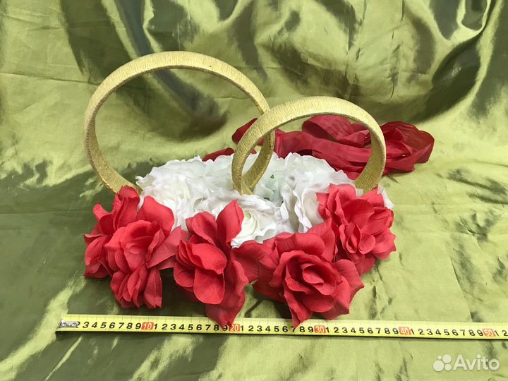 Украшение: на крышу машины, кольца свадебные