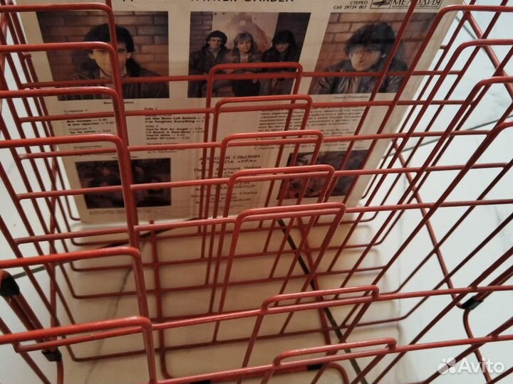 Подставка по виниловые пластинки