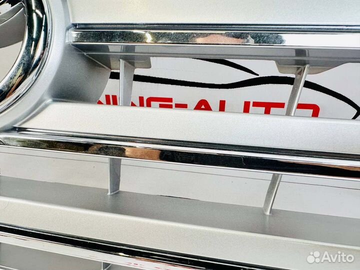 Решетка радиатора Toyota Land Cruiser 200 G2316