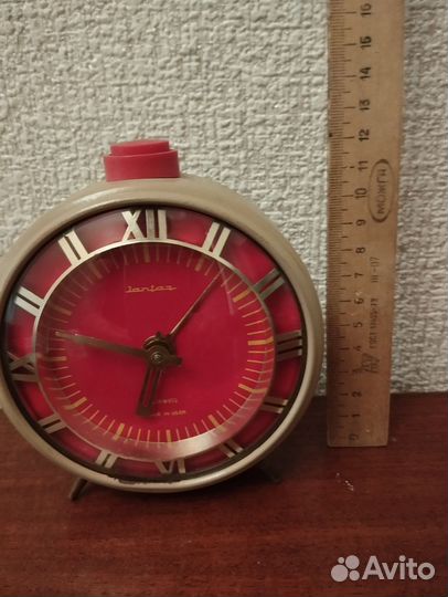 Часы-будильник СССР