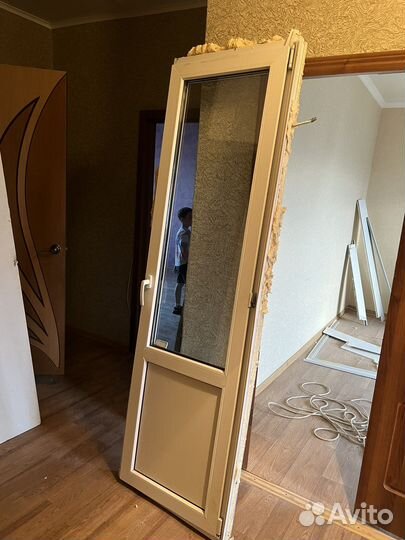 Дверь пластиковаясо стеклом бу