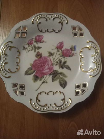 Фарфоровая тарелка