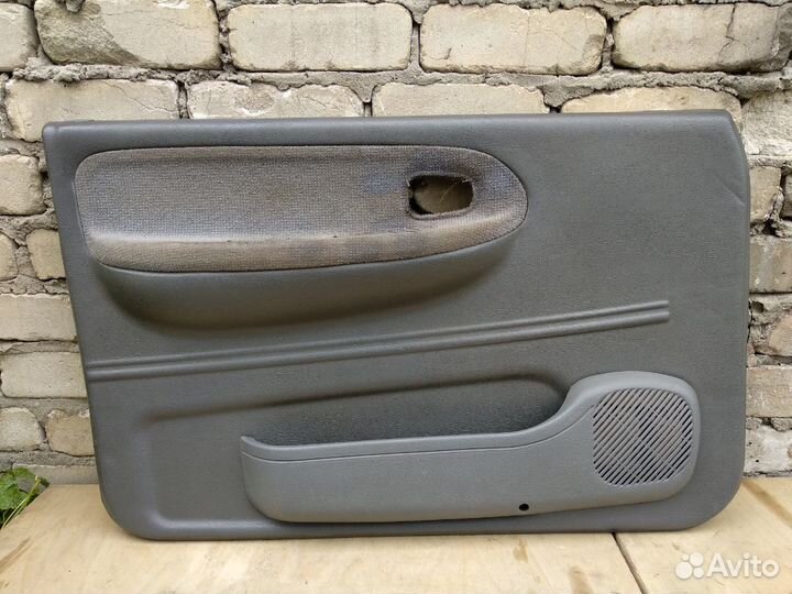 Передняя левая дверная обшивка Kia Sportage 1