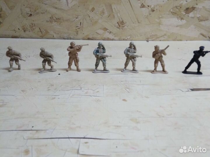 Солдатики, дед мороз, машинка