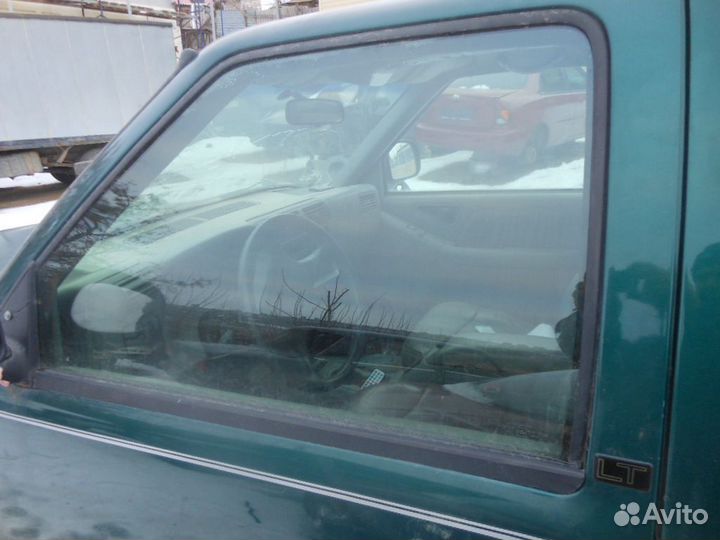 Стекло двери передней Chevrolet Blazer 1995-2005