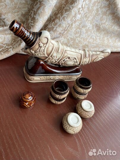 Рог сувенир из белой глины для вина