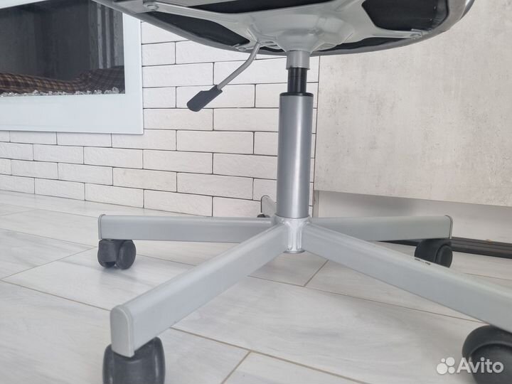 Компьютерное кресло с регулировкой высоты