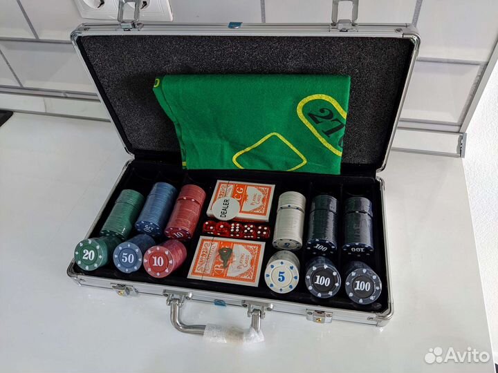 Покерный набор 300 фишек новый
