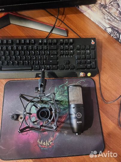 Студийный микрофон akg p220