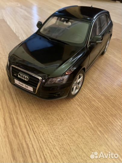 Модель автомобиля 1 : 18 audi Q5 kuosho