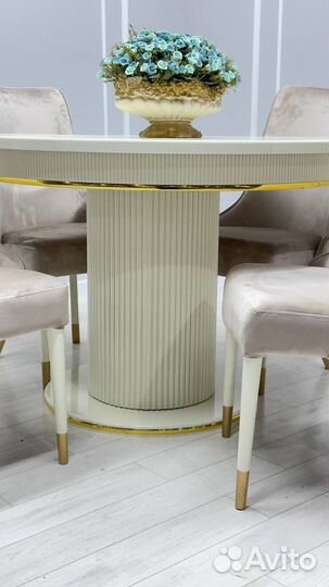 Стол и стулья