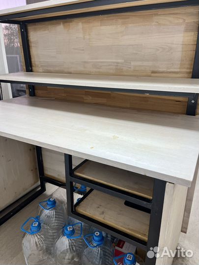 Стул, ресепшн, полки