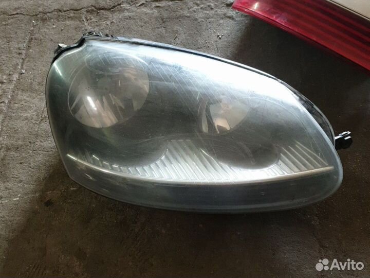 Передняя правая фара фольцваген гольф 5