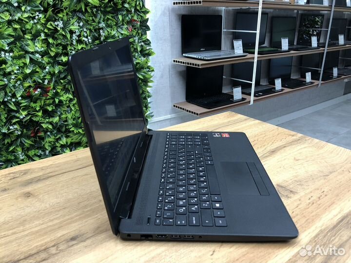 15.6 Full hd HP/Ryzen 3/8Gb/128SSD+HDD/Vega 3