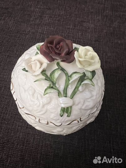 Фарфоровая шкатулка