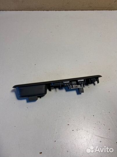 Кнопка стеклоподъемника передняя правая Peugeot