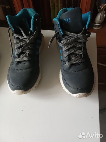 Кроссовки женские р.38