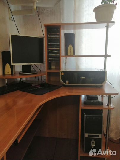 Компьютерный стол