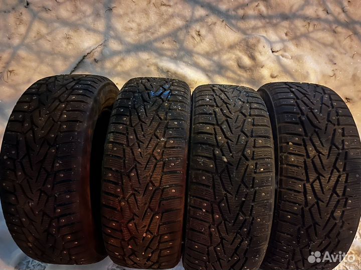 Nokian Tyres Hakkapeliitta 7 215/60 R16 38E