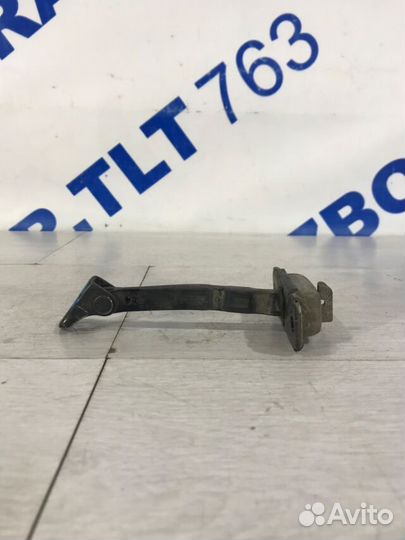 Ограничитель двери перед прав hyundai solaris 1 1