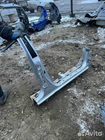 Порог правый Toyota Fielder