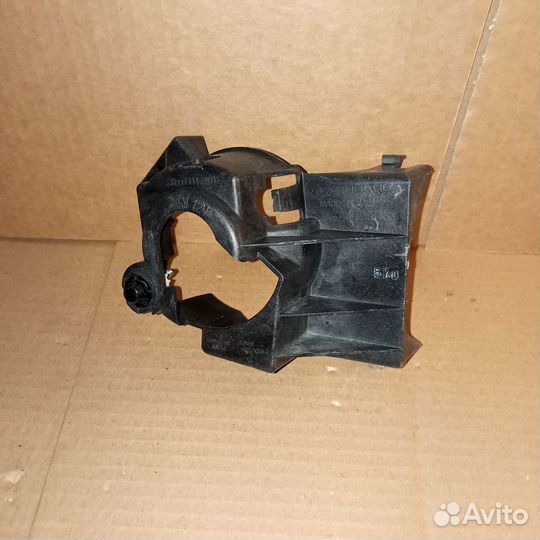 Кронштейн левый на subaru impreza GG2