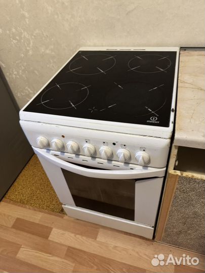 Плита электрическая Indesit стеклокерамика