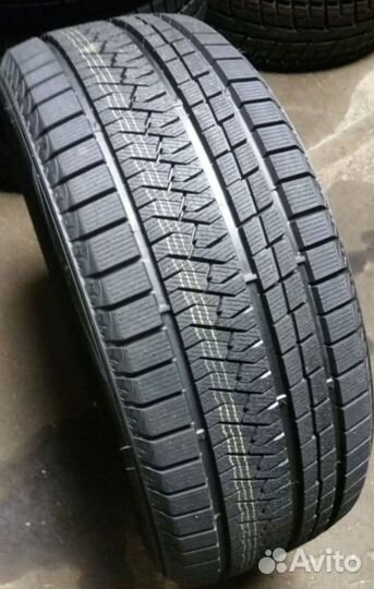 Triangle Trin PL02 235/45 R19 99V