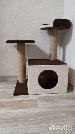 Кошачий домик с когтеточкой