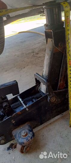 Домкрат подкатной2т