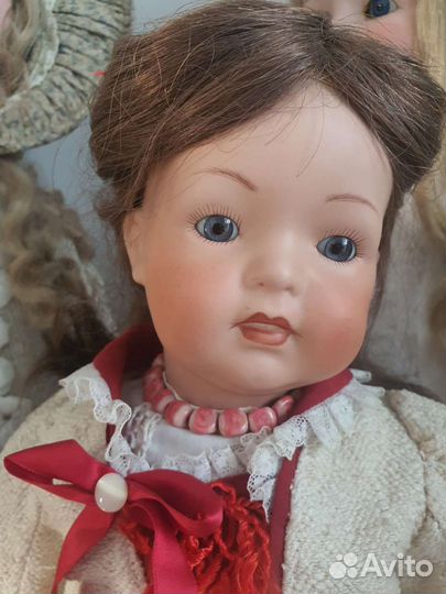 Кукла фарфоровая