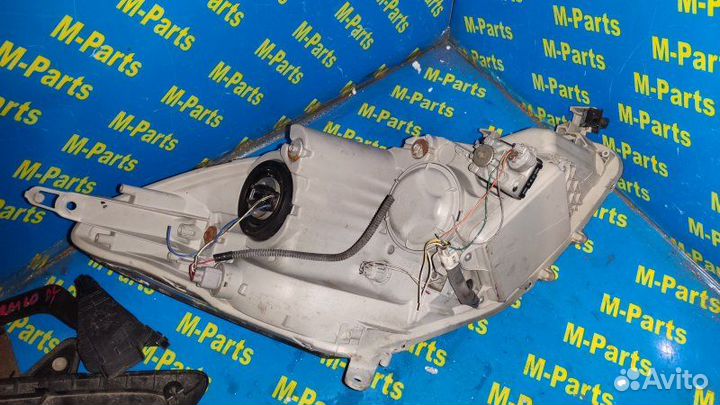 Фара левая Toyota Isis ANM10