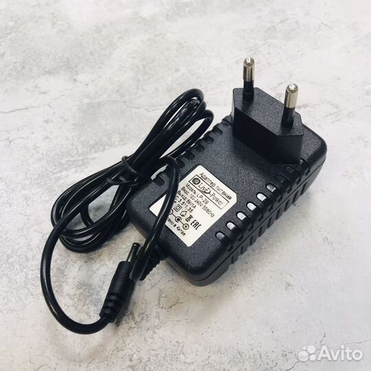 Блок питания LP- 23 (5V,2A) штекер 3,5*1,35