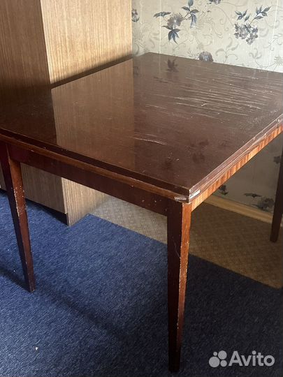 Шкаф и стол