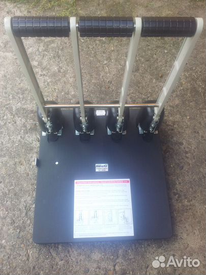 Дырокол на 4 отверстия